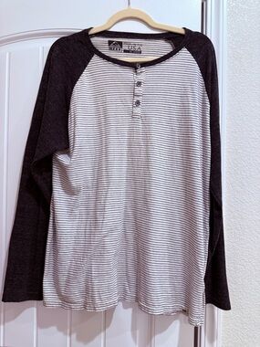 Reef Men’s Black & White Striped Henley Top Shirt X-Large